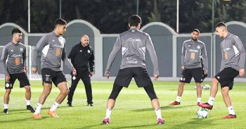 المنتخب الوطني يتدرب في قسنطينة تحسبا للقاء تنزانيا في عنابة 